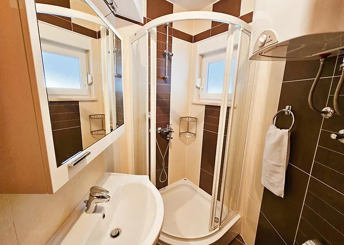 Mirna, 2-bedroom Apartment, Overlooking The Appartamento Makarska