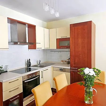 Apartment Mirna, 2-bedroom Apartment, Overlooking The