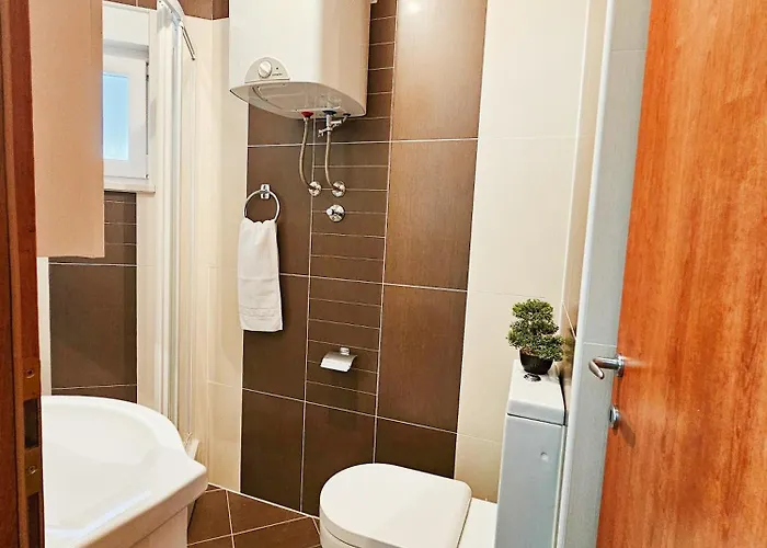 Apartman Mirna, 2-bedroom Apartment, Overlooking The Makarska