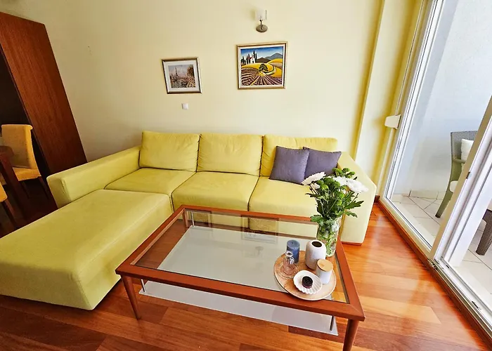 Apartman Mirna, 2-bedroom Apartment, Overlooking The Makarska